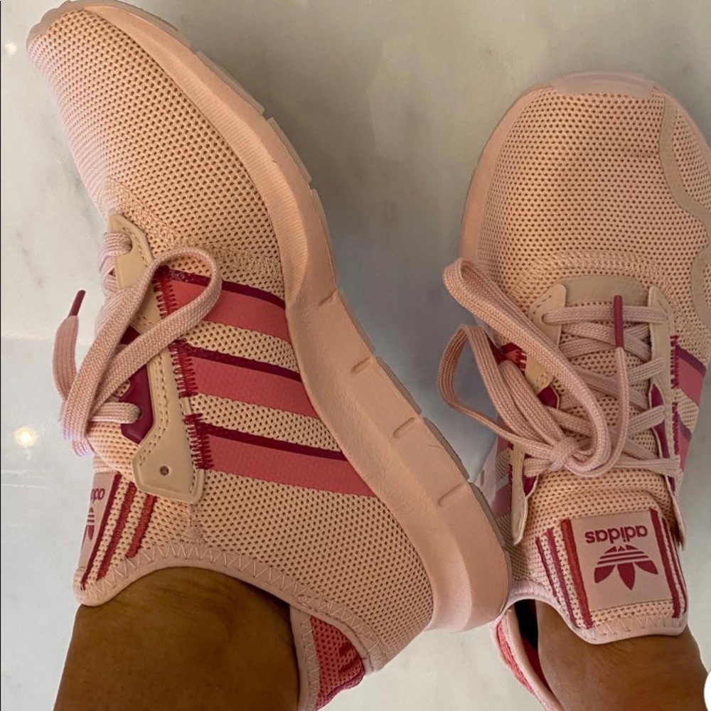 Adidas - Swift Run X